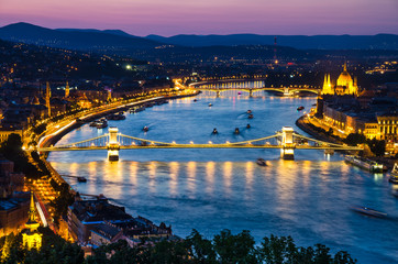 Chaîne Szechenyi ou pont Lanchid, Budapest