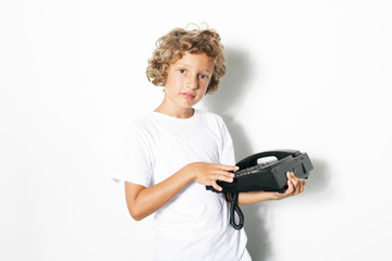 Junge mit Telefon