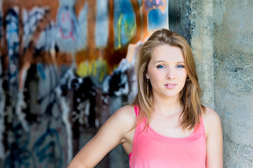Naklejka premium Teenage Girl Graffiti wall in background