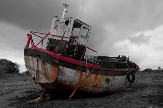 Vieux chalutier sur la plage