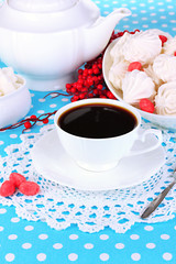 Beautiful white dinner service with an air meringues