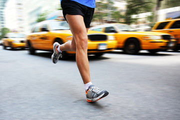 Naklejka premium Running in New York City - man city runner