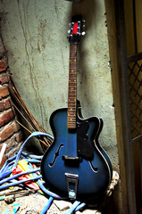Fototapeta premium New guitar in garbage