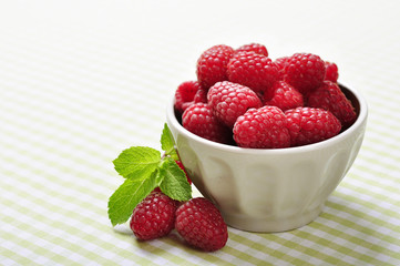 bowl of raspberry