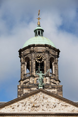 Fototapeta na wymiar Royal Palace Tower w Amsterdamie
