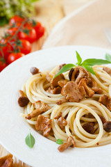 spaggetti with chanterelle mushrooms, mushroom pesto