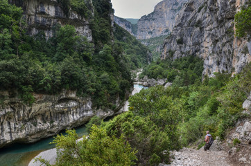 Fototapeta na wymiar Tourist looking at the bottom of canyon Verdon, Provence, France