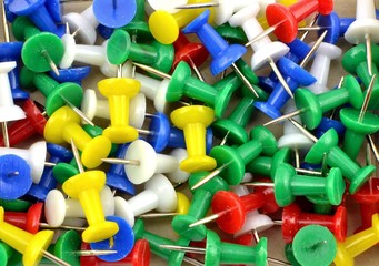 pinezki do tablicy korkowej