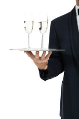 erwachsener kellner serviert sekt champagner isoliert