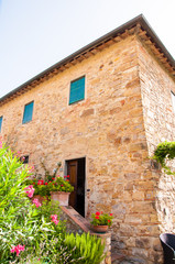 Fototapeta na wymiar little tuscan stone villa