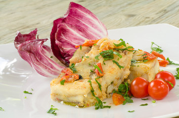 Merluzzo bollito con pomodoro e prezzemolo