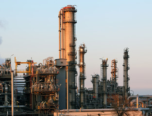 Fototapeta na wymiar View of oil refinery