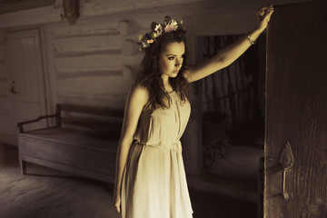 Obraz premium Flower princess in the old house
