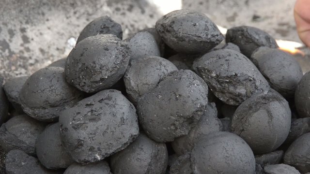 Grillkohle anz&uuml;nden