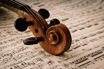 Detail einer alten Geige - 55104024