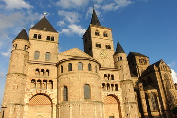 Fototapeta na wymiar trier - romanesque cathedral