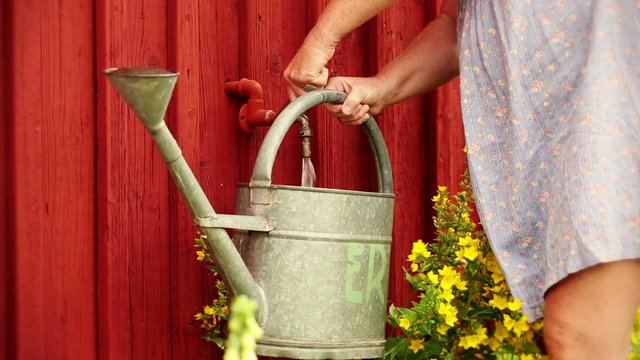 Filling a watercan