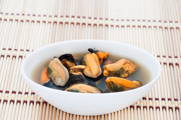 Canned mussel