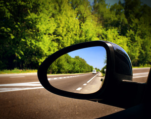 Fototapeta na wymiar mirror of the car with the road