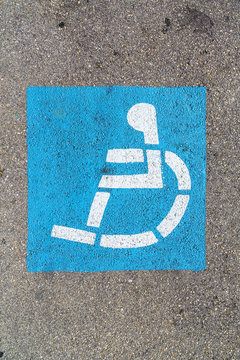 wheelchair sign at the parking lot