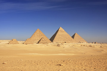 Fototapeta na wymiar Piramidy w Gizie, Kair