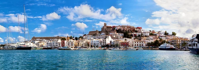 Zelfklevend Fotobehang Panorama van Ibiza, Spanje © Photocreo Bednarek