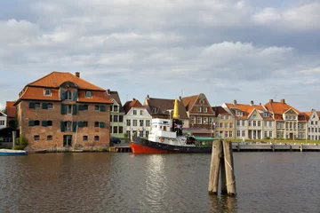 Photo sur Plexiglas Porte Glückstadt, Hafen mit Salzspeicher und altem Schlepper