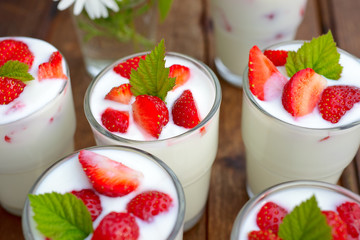Joghurt mit Erdbeeren