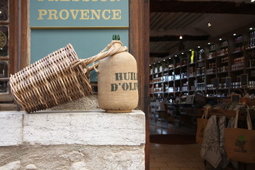 Huile d'olive de Provence dans un magasin