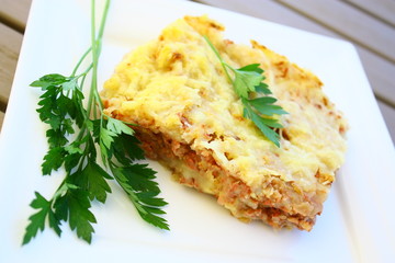 part de hachis parmentier dans assiette