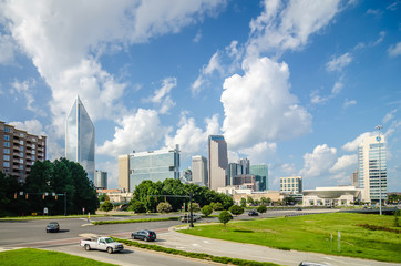 Fototapeta premium skyline and city streets of charlotte north carolina usa