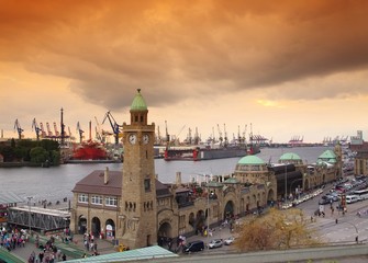 Fototapeta premium Hamburg Landungsbruecken 01