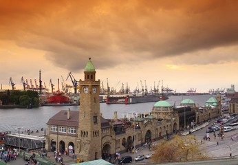 Fototapeta premium Hamburg Landungsbruecken 03