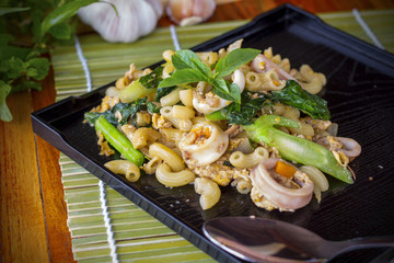 Stir fried macaroni with chikken