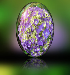 Glaskugel mit Blüte