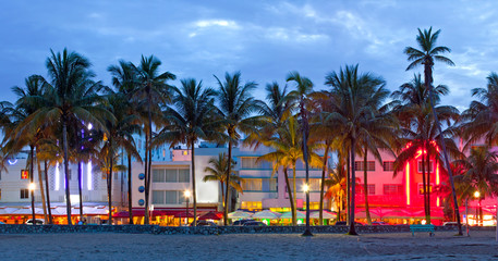 Naklejka premium Miami Beach na Florydzie, hotele i restauracje o zachodzie słońca