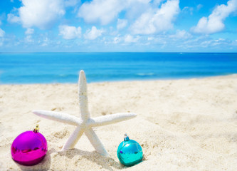 Fototapeta na wymiar Starfish with Christmas balls - holiday concept