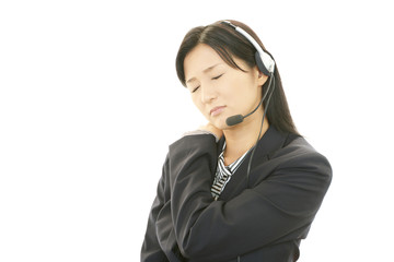 疲れた表情のオペレーター