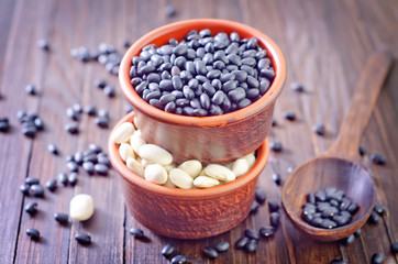 Fototapeta na wymiar white and black beans