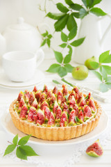 Tart with figs and mascarpone cream.