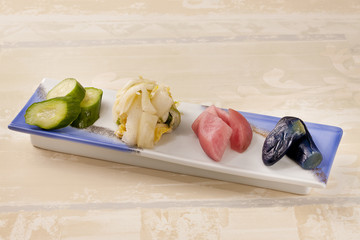 日本食べ物・お漬物・野菜の浅漬4種盛り合わせ