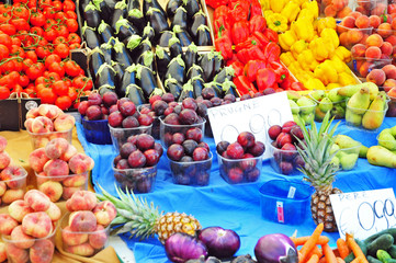 Frutta e verdura al mercato di Papiniano, Milano