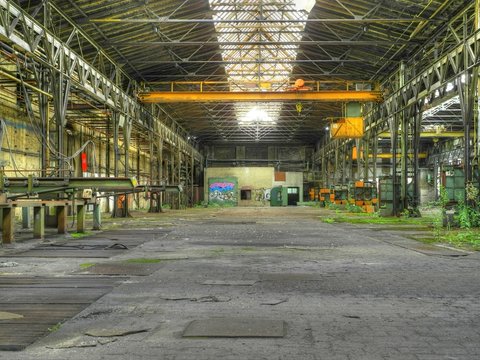 Alte verlassene Fabrikhalle im Osten von Deutschland