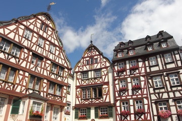 Fototapeta premium medieval marketplace in bernkastle-kues
