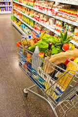 Einkaufswagen in einem Supermarkt