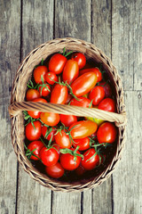 Fototapeta na wymiar basket with fresh tomatoes