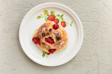 Cinnamon roll with strawberries