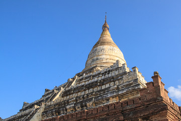 Fototapeta premium The Dhammayazika Pagoda, located east of Bagan