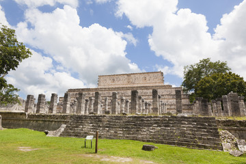 Fototapeta na wymiar Temple of the Warriors near Chichen-Itza. A Mayan ruin, in the Y