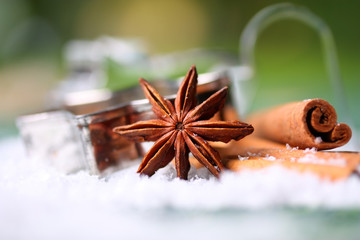 Gewürze zu Weihnachten - Anis und Zimt